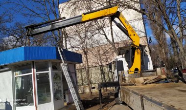 Continuă demontarea gheretelor în sectorul Botanica