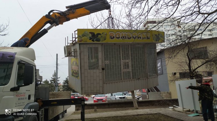 Lucrări de demontare și evacuare a gheretelor în sectorul Botanica