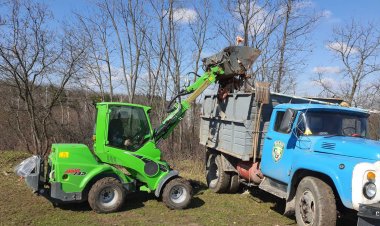 Evacuarea resturilor de proveniență animalică din preajma Muzeului satului.