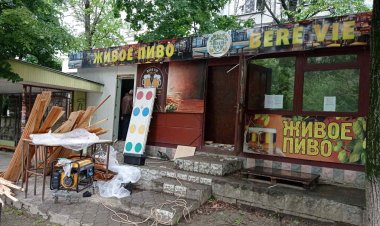 Lucrări de demontare a pavilionului comercial din str. Hristo Botev, 11/1