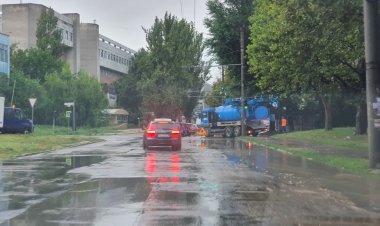 Intervenția serviciilor municipale specializate în lichidarea consecințelor intemperiei în sectorul Botanica