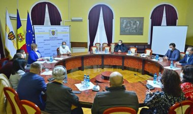 Angajații Preturii sectorului Botanica au primit diplome de onoare cu ocazia Zilei Autonomiei Locale și a Lucrătorului din Administrația Publică Locală