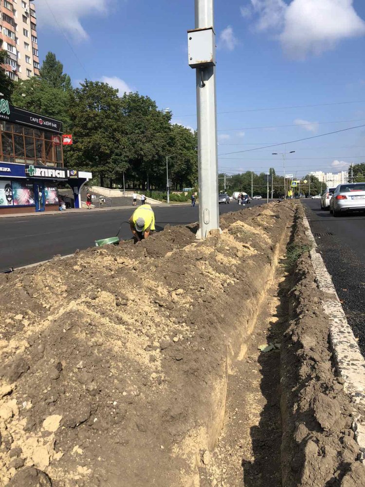 În sectorul Botanica au demarat lucrările de instalare a sistemului de irigare a bd. Dacia