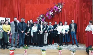 Onorate Doamne și Domnișoare!