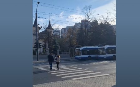 Bulevardul Decebal din sectorul Botanica, reabilitat și modernizat. Este una din arterele principale ale orașului, unde...