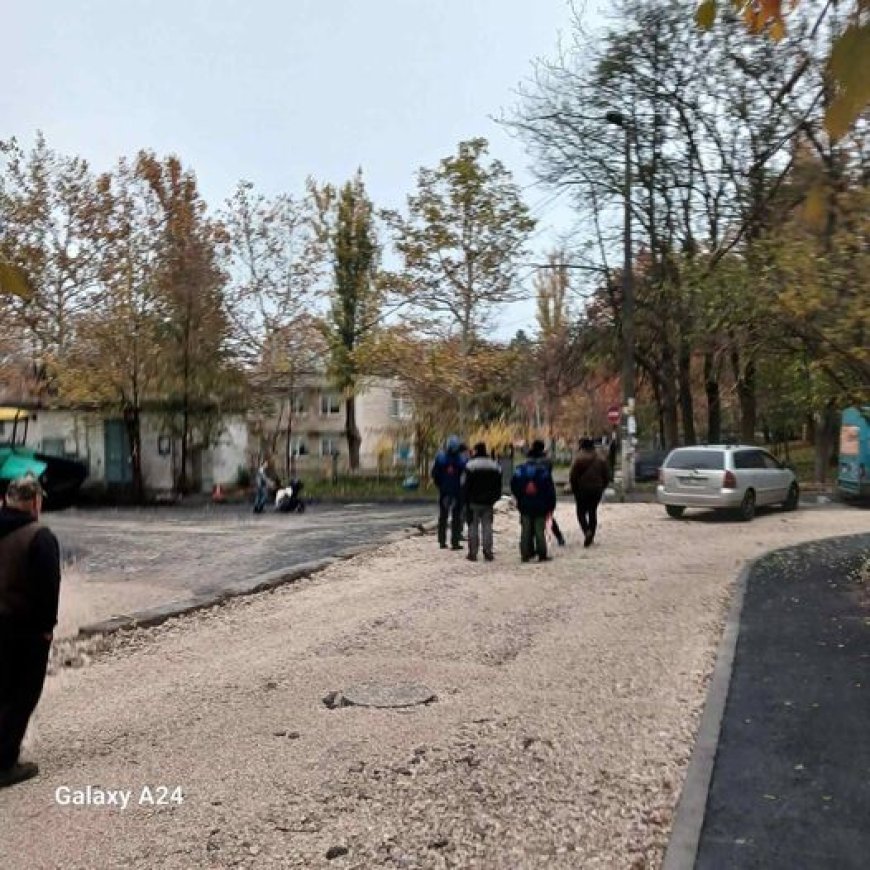 ✅ Pe ultima sută de metri! Primăria Chișinău desfășoară lucrări de modernizare a accesului la grădinița nr. 142 și reabi...
