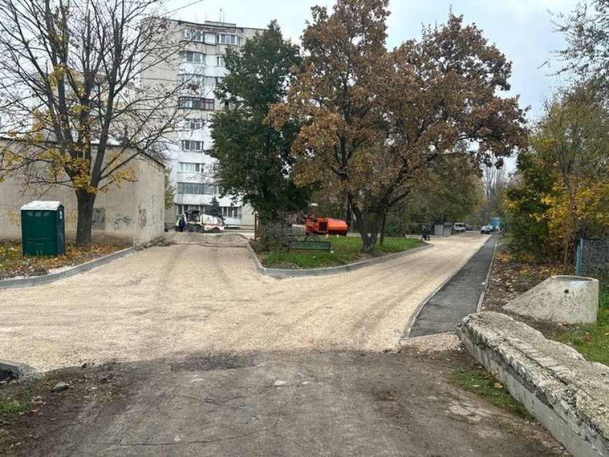 ✅Lucrări de asfaltare la Grădinița nr. 123, de pe str. Aeroport, unde se reabilitează căile de acces spre instituție. În...