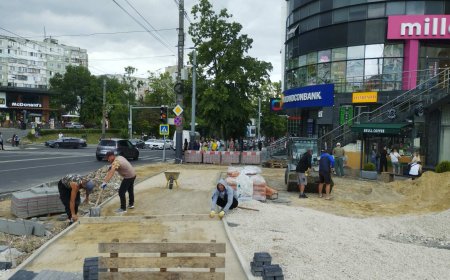 Lucrările de reabilitare a infrastructurii pe bulevardul Dacia, pe tronsonul cuprins între bulevardele Decebal și Cuza - Vodă.