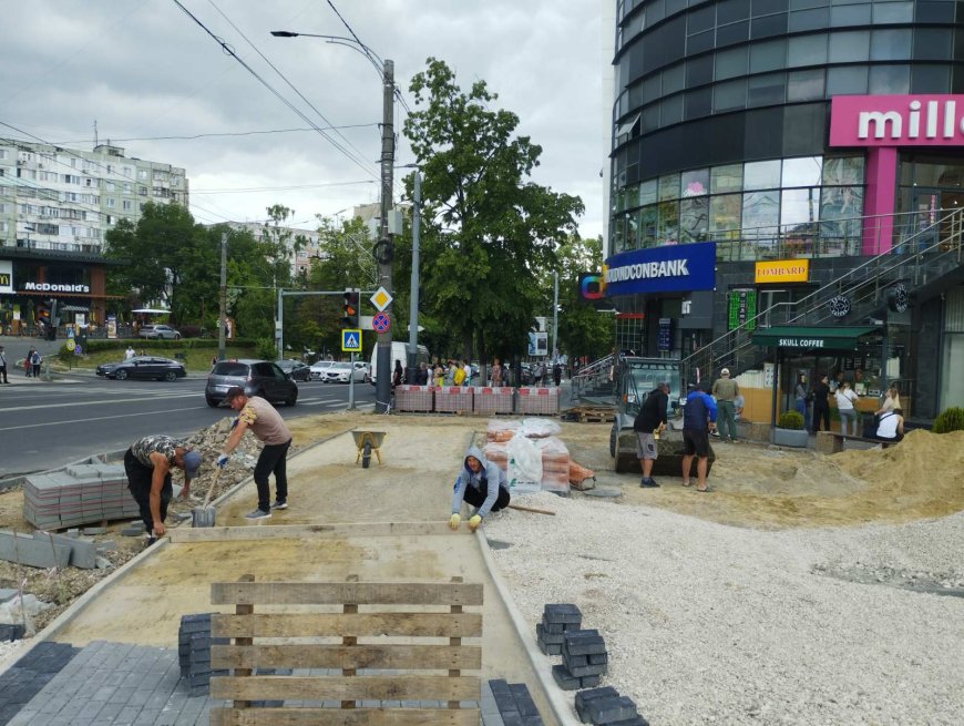 Lucrările de reabilitare a infrastructurii pe bulevardul Dacia, pe tronsonul cuprins între bulevardele Decebal și Cuza - Vodă.