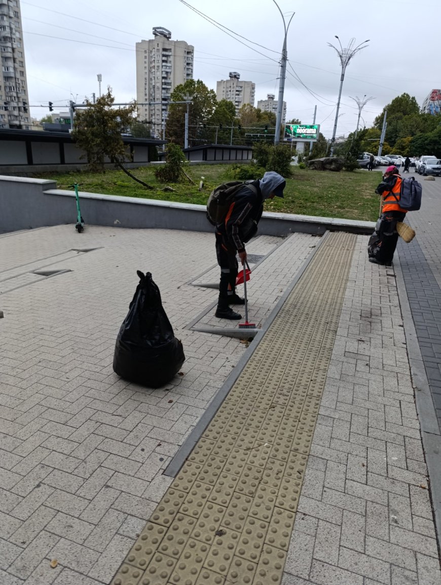 Toamna aduce nu doar culori frumoase, ci și o amplă campanie de salubrizare în sectorul Botanica al municipiului Chișinău!
