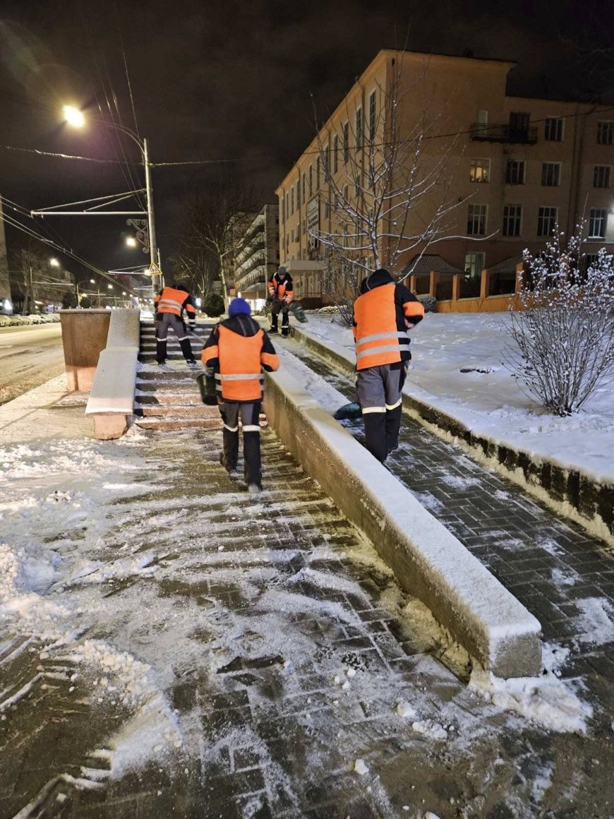 Lucrări neîntrerupte pentru asigurarea siguranței circulației pietonale și rutiere.